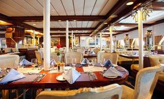 Star Clipper & Star Flyer, Dining 2.jpg